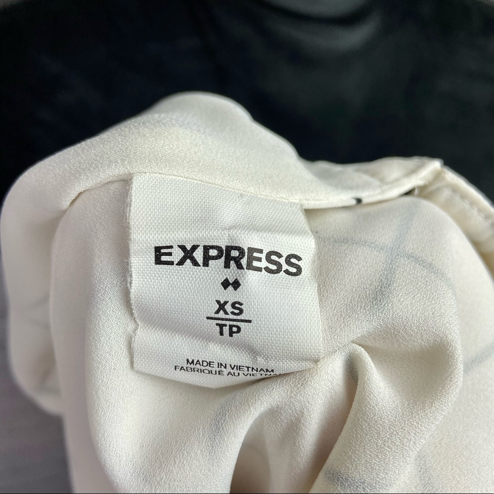 Express Keyhole Tank Top - Picture 6 of 7